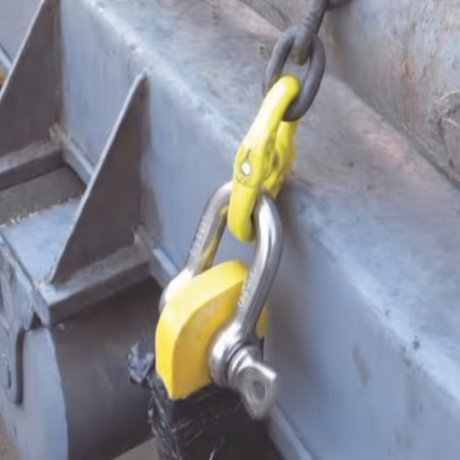 GT Stainless Steel Dee Shackle With Screw Collar Pin in use