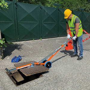 Italifters CL10 ATEX Manhole Cover Lifter with Telescopic Handle