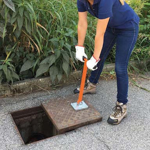 Italifters CL9 Lightweight Magnetic Manhole Cover Lifter